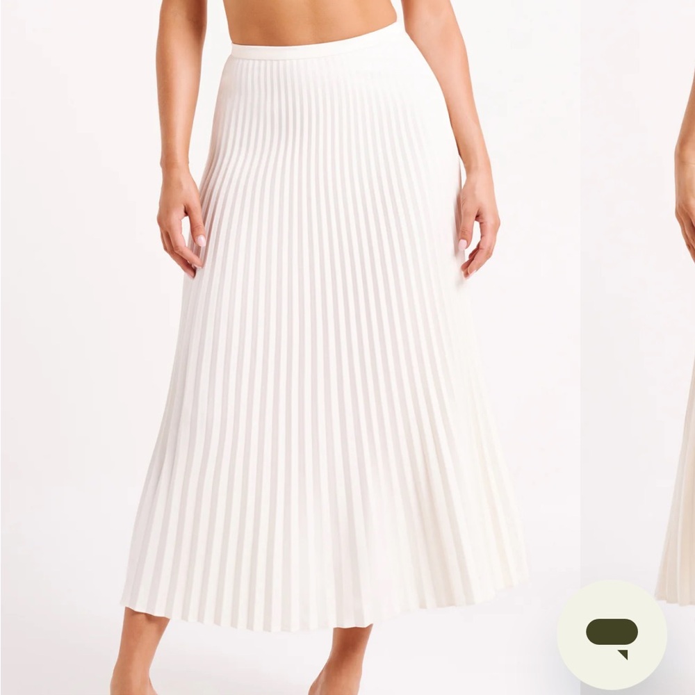 Meshki Twyla
Pleated Suiting Maxi Skirt - Ivory